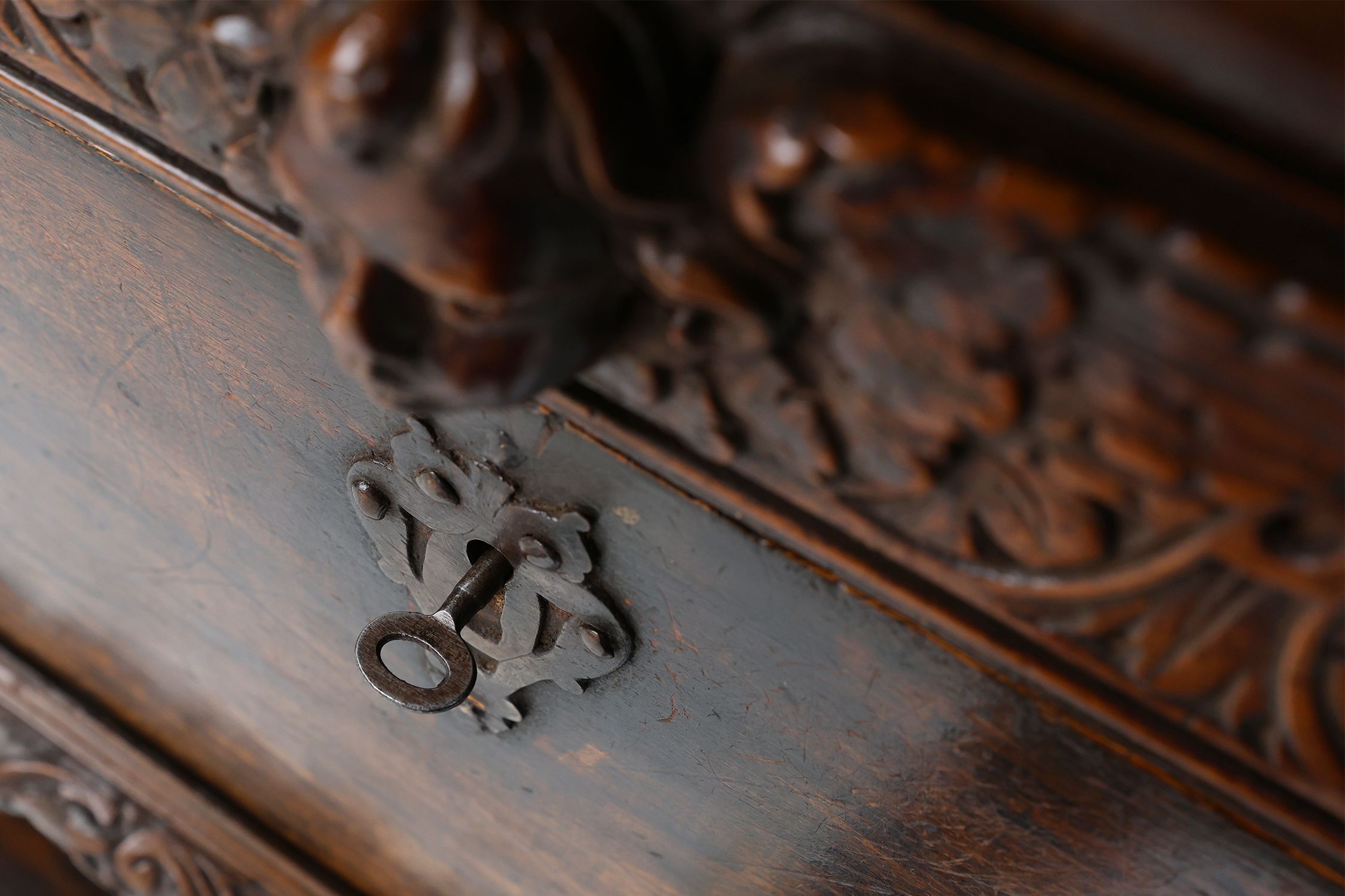 16th Century Italian Renaissance Cabinet in walnut with rich carvingsthumbnail